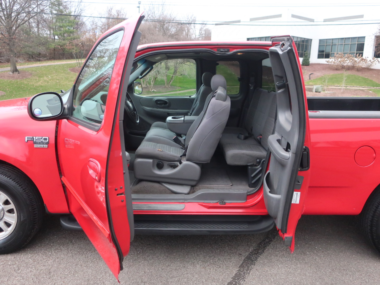 Ford F-150 XLT SuperCab 5.5-ft Box 2WD 2003