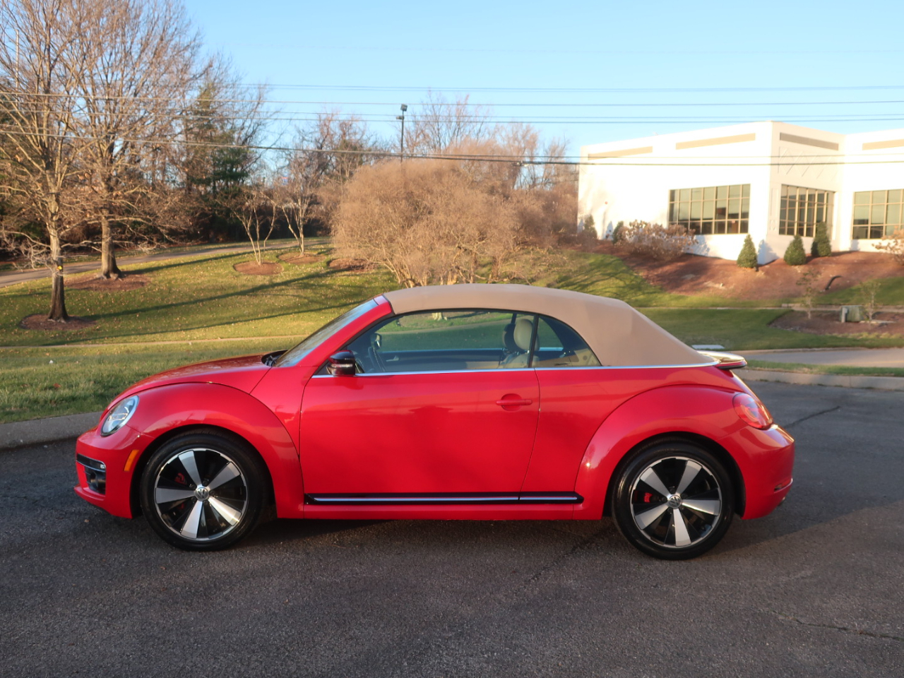 Volkswagen Beetle 2.0T Turbo Convertible 2013