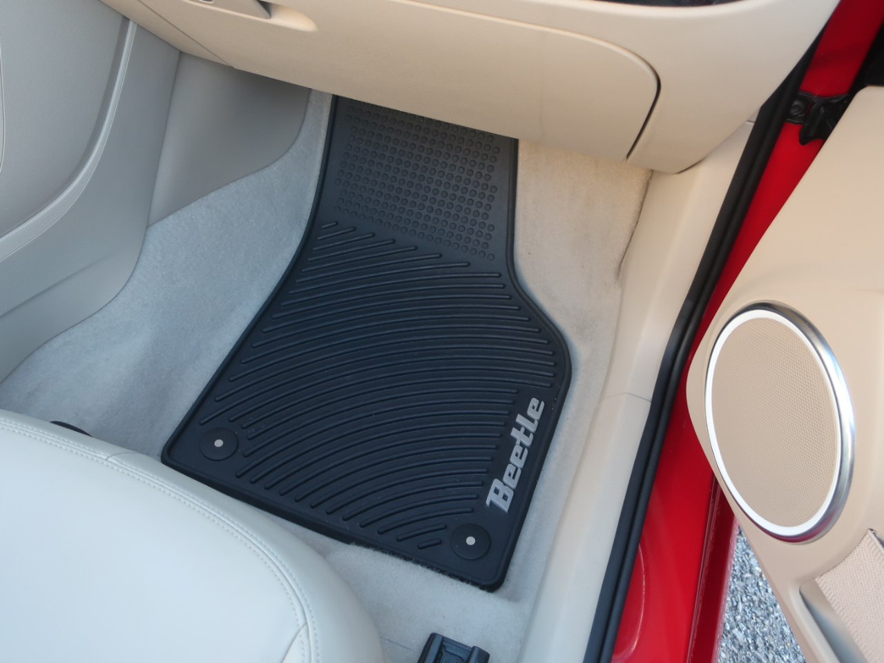 Volkswagen Beetle 2.0T Turbo Convertible 2013