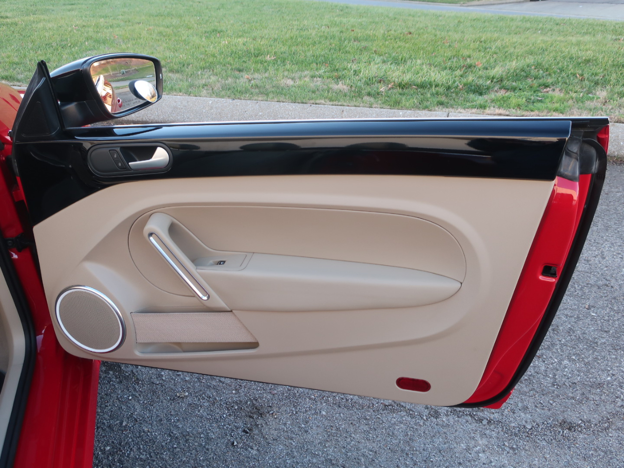 Volkswagen Beetle 2.0T Turbo Convertible 2013