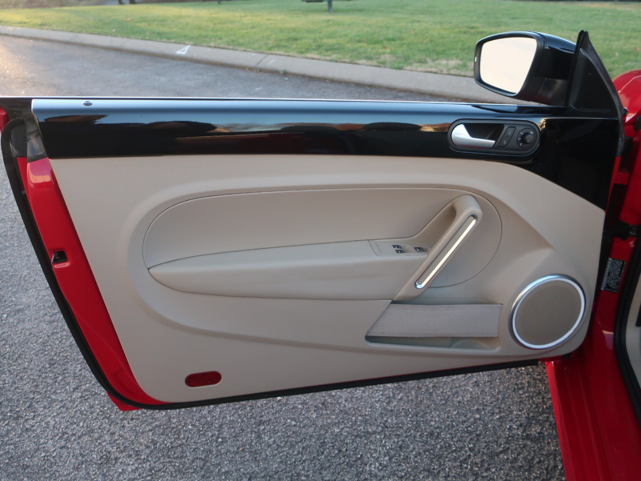 Volkswagen Beetle 2.0T Turbo Convertible 2013