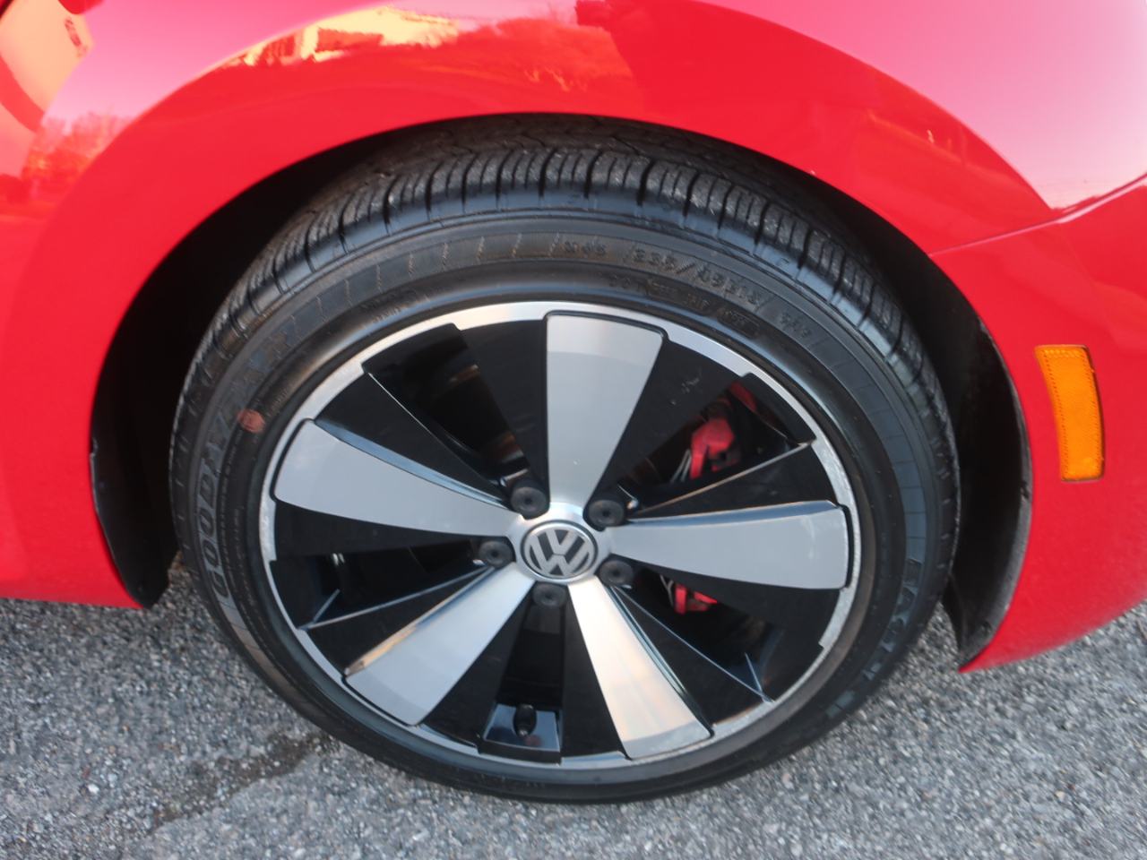 Volkswagen Beetle 2.0T Turbo Convertible 2013