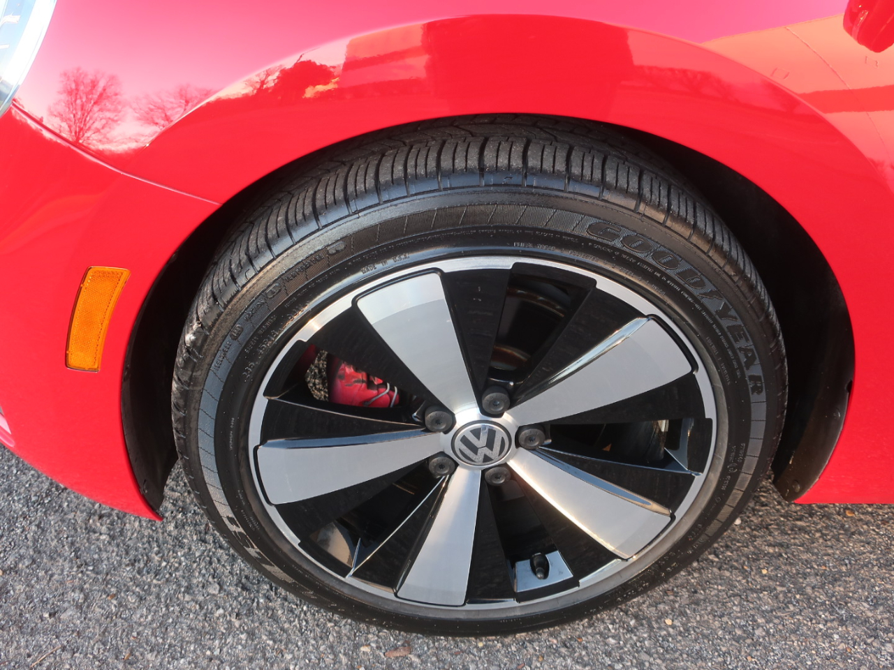 Volkswagen Beetle 2.0T Turbo Convertible 2013