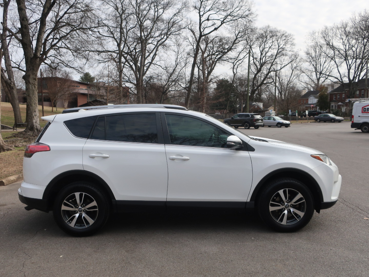 Toyota RAV4 XLE FWD 2018