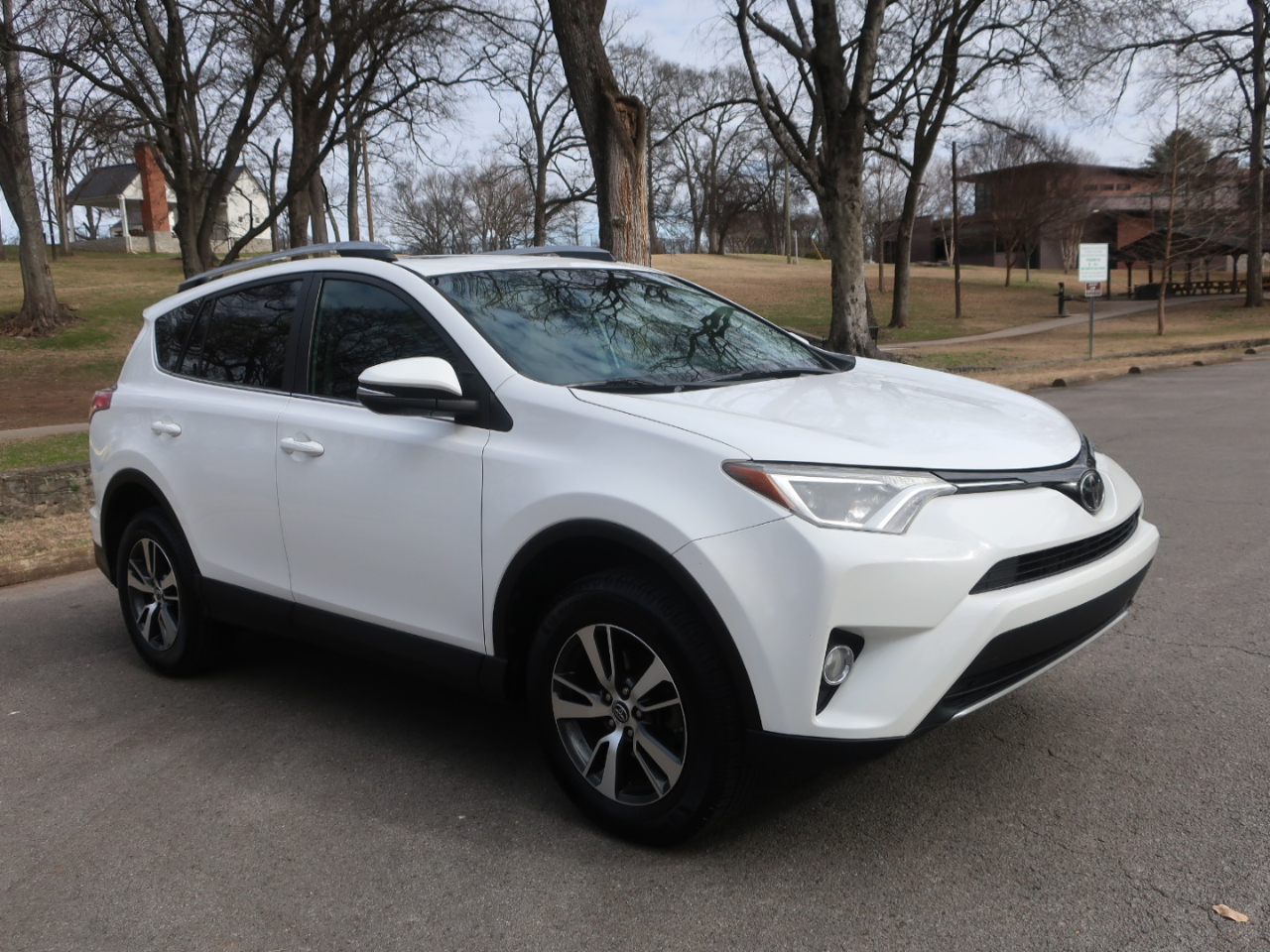 Toyota RAV4 XLE FWD 2018