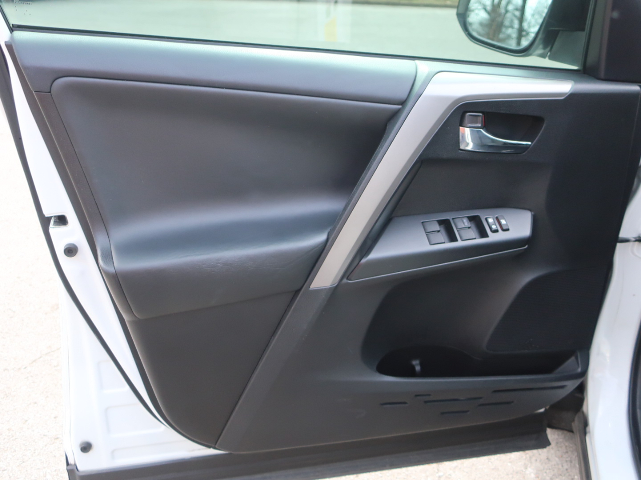 Toyota RAV4 XLE FWD 2018