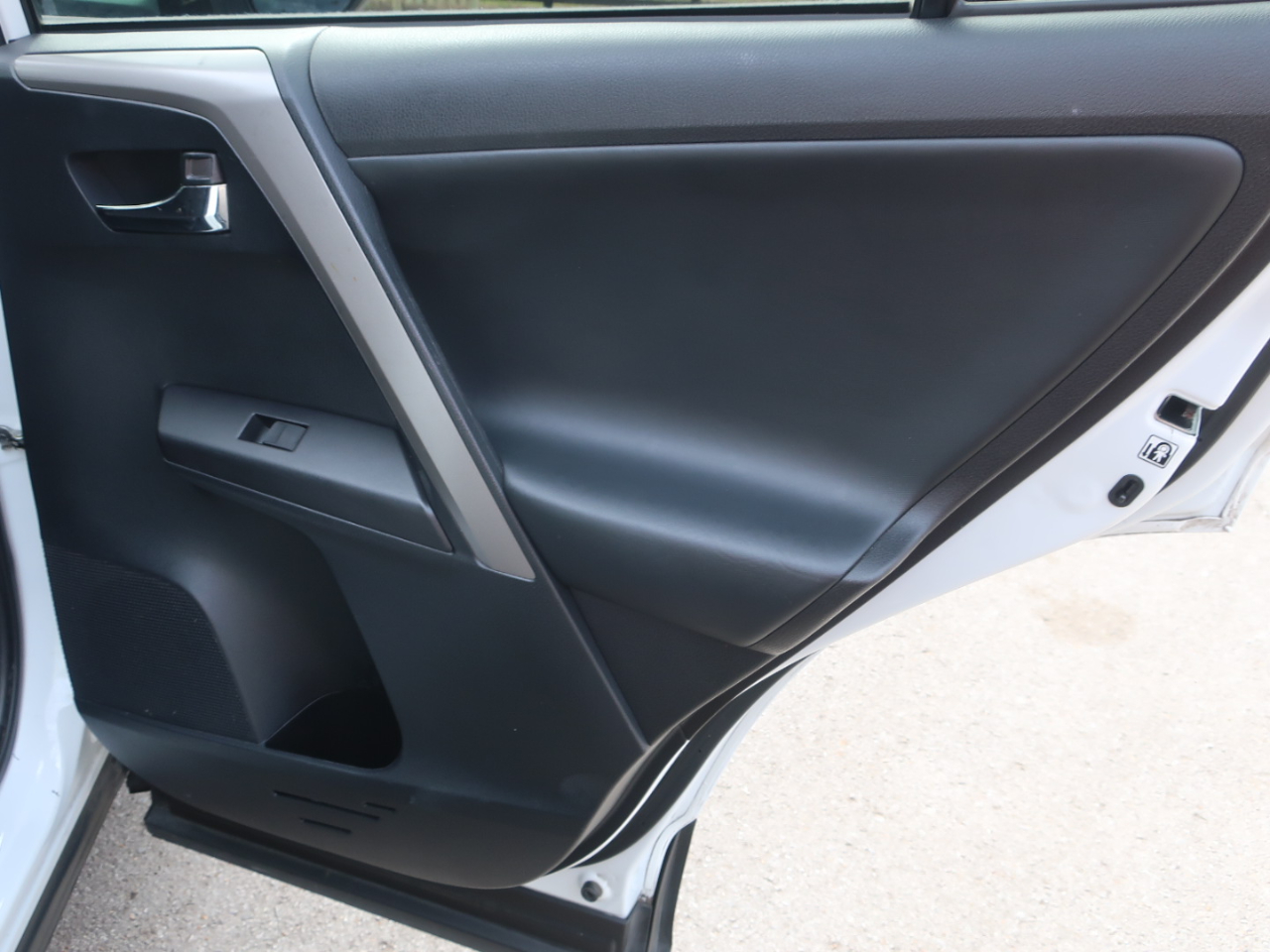 Toyota RAV4 XLE FWD 2018