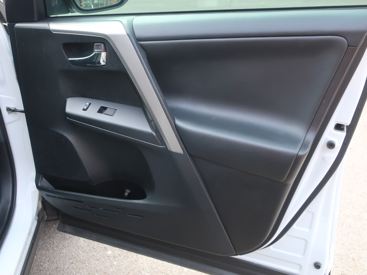 Toyota RAV4 XLE FWD 2018