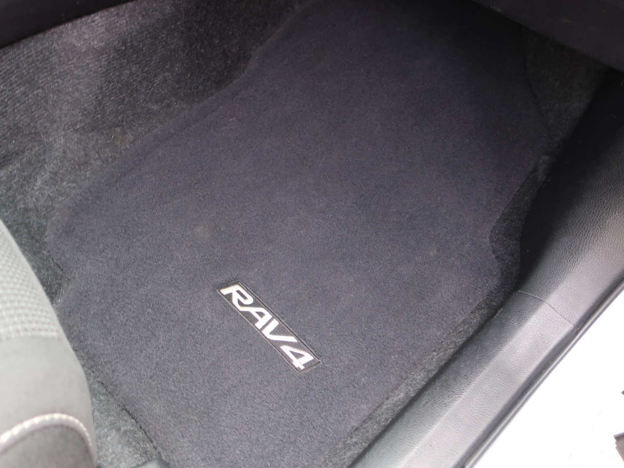 Toyota RAV4 XLE FWD 2018