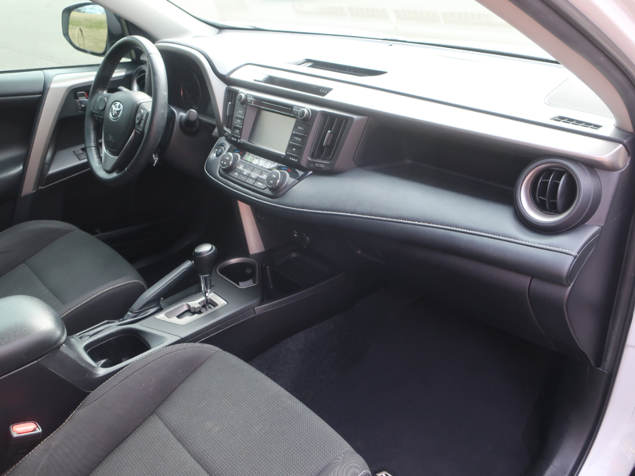 Toyota RAV4 XLE FWD 2018