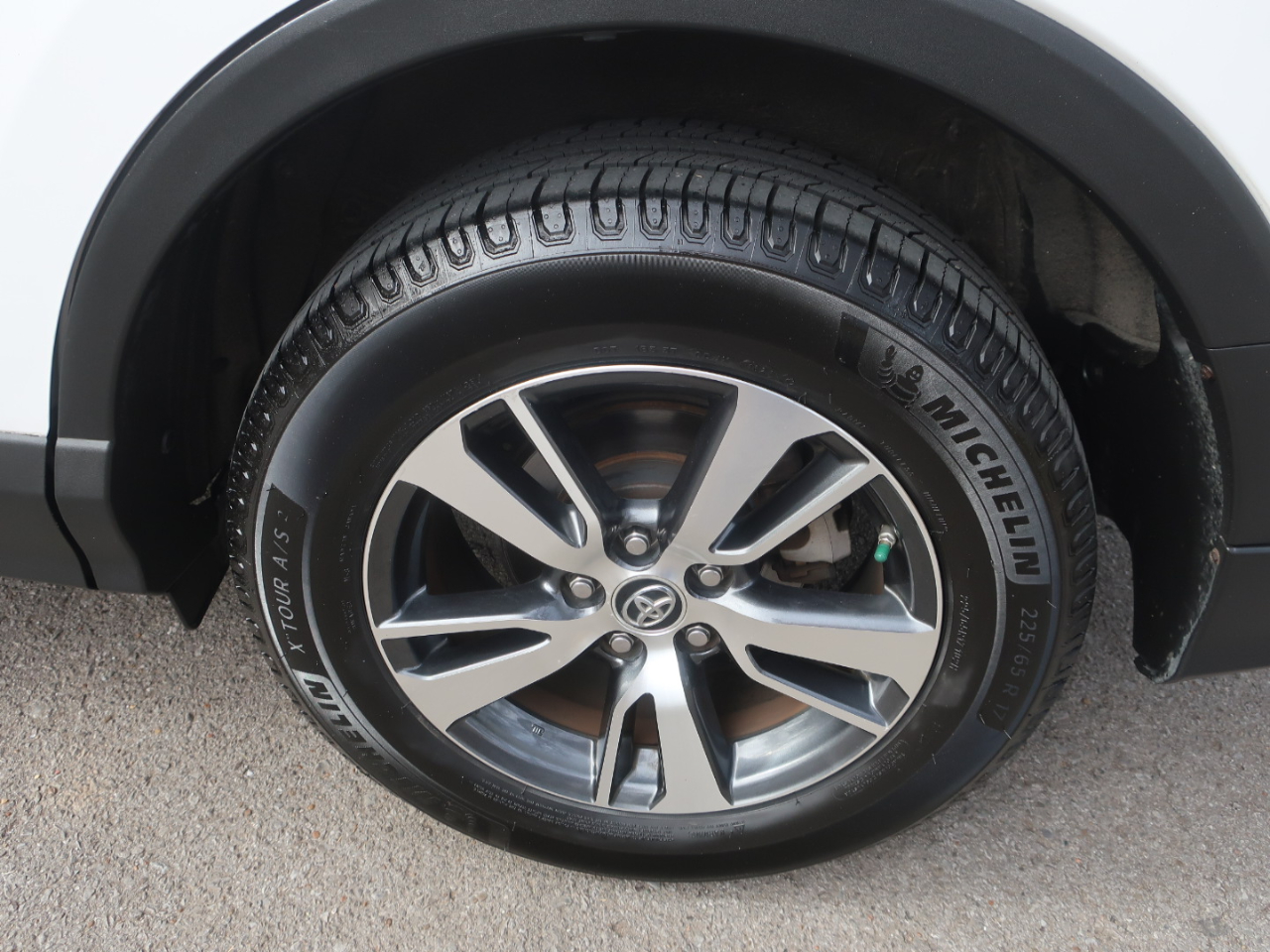 Toyota RAV4 XLE FWD 2018