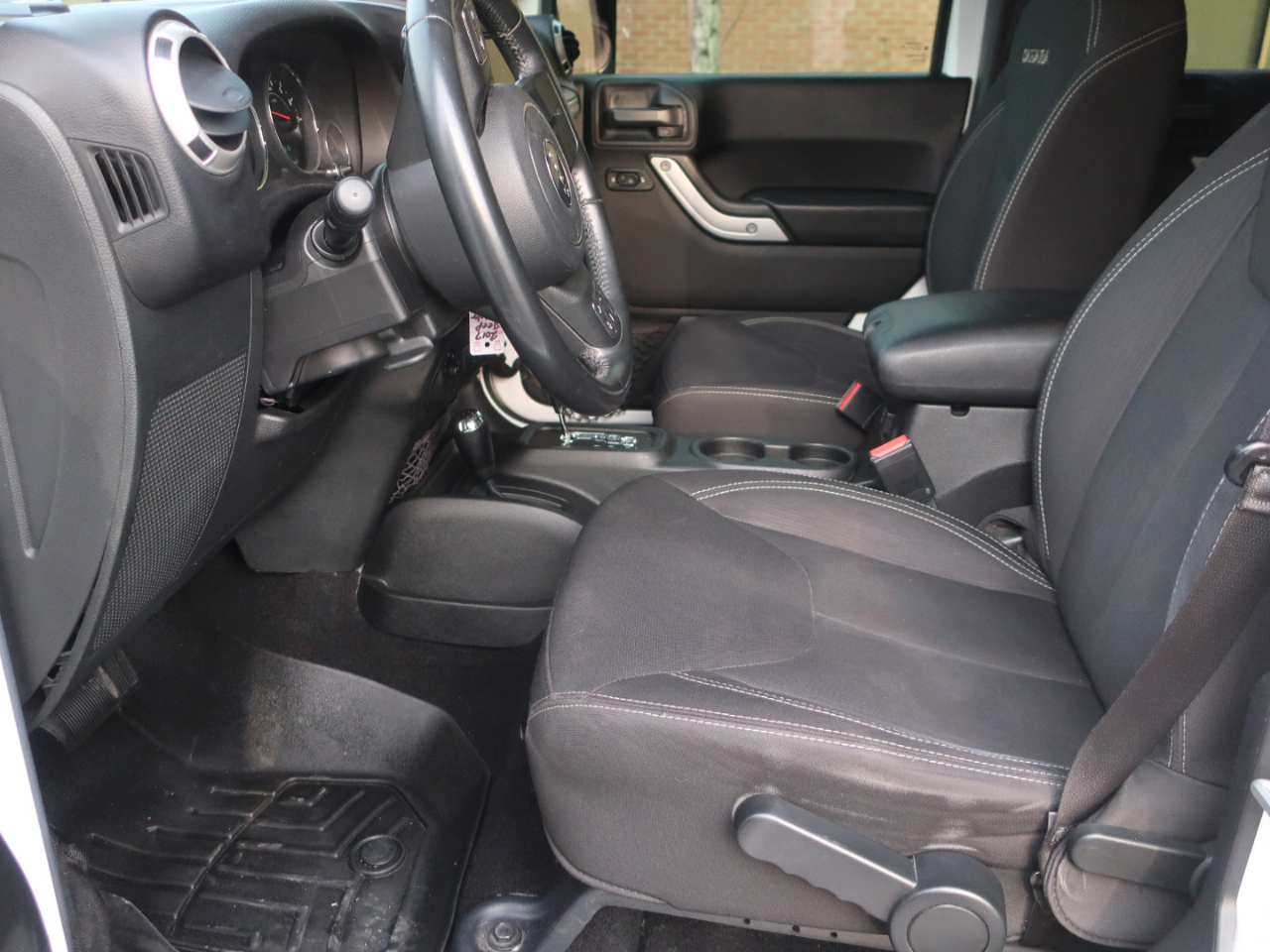 Jeep Wrangler Unlimited Sahara 4WD 2017