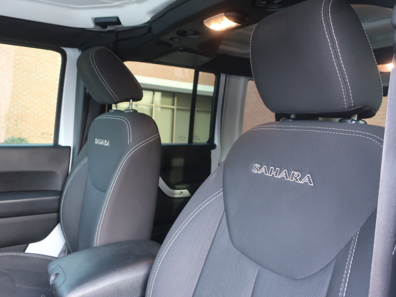 Jeep Wrangler Unlimited Sahara 4WD 2017