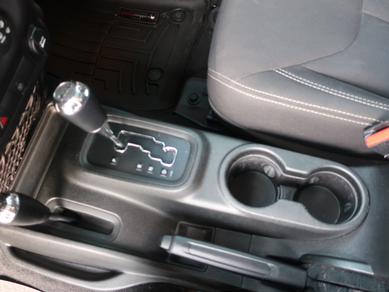 Jeep Wrangler Unlimited Sahara 4WD 2017