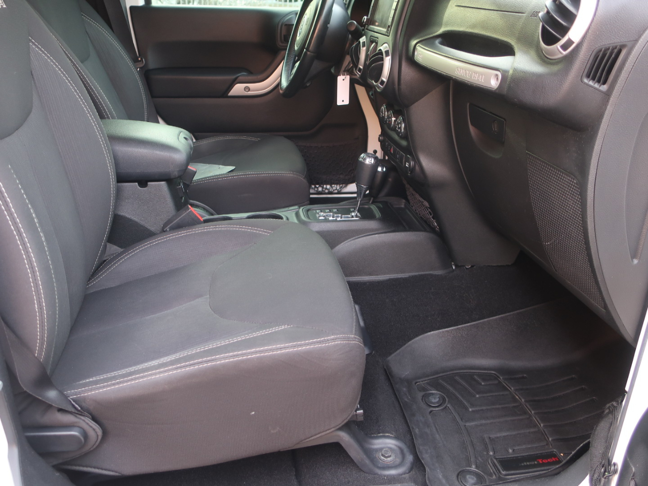 Jeep Wrangler Unlimited Sahara 4WD 2017