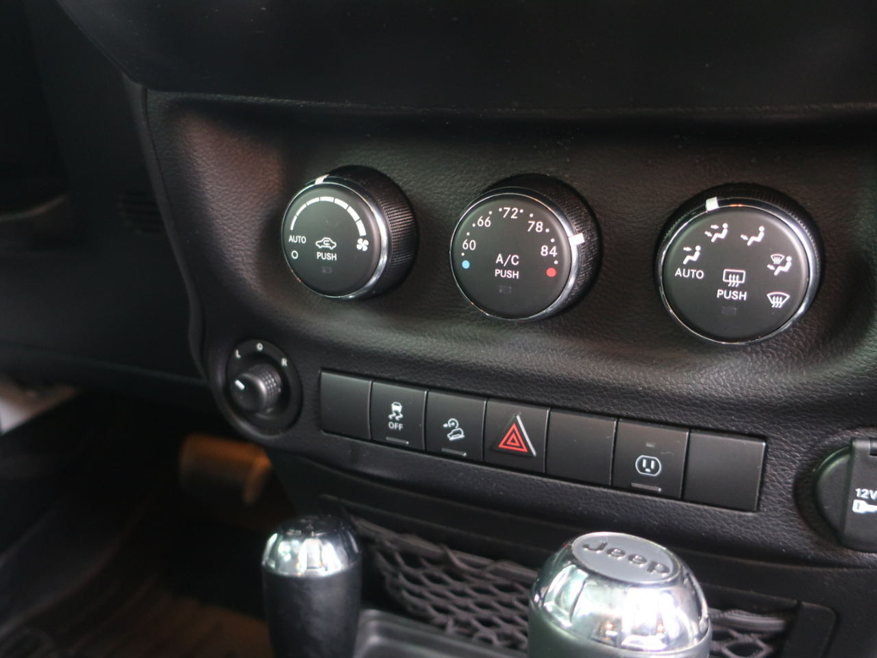 Jeep Wrangler Unlimited Sahara 4WD 2017