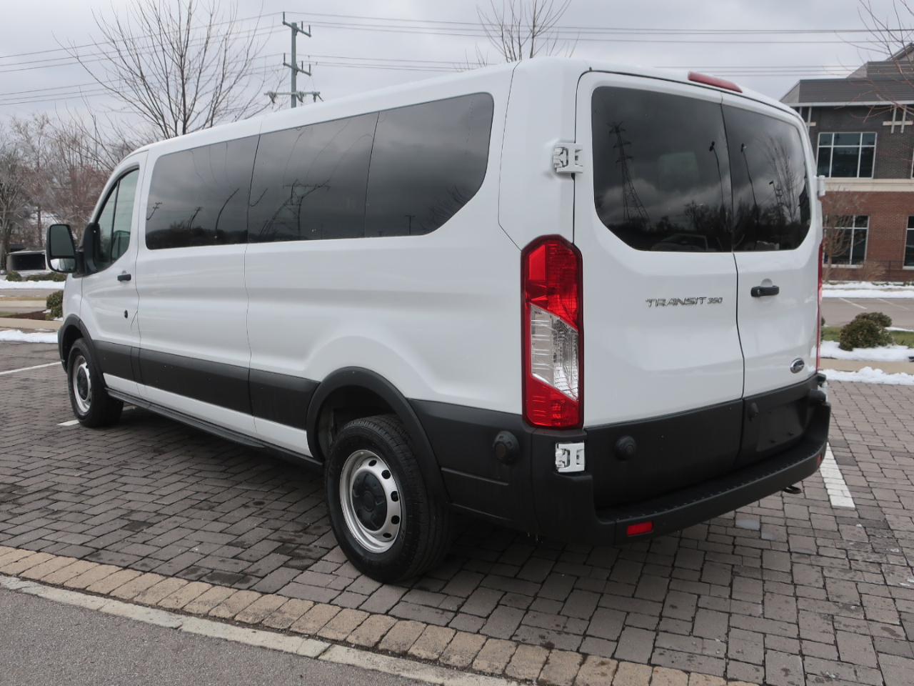 Ford Transit 350 Wagon Low Roof XL w/Sliding Pass. 148-in. WB 2020