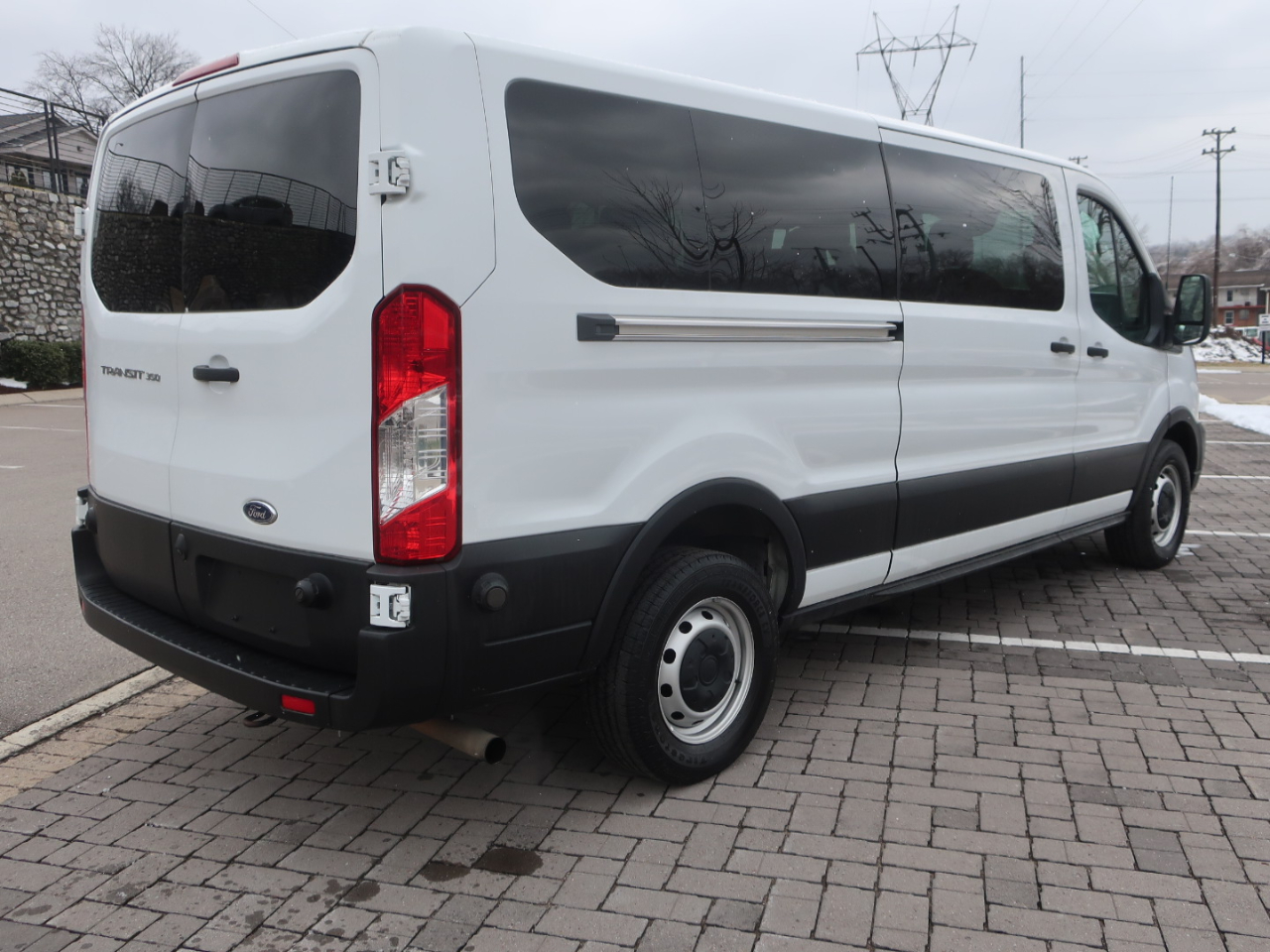 Ford Transit 350 Wagon Low Roof XL w/Sliding Pass. 148-in. WB 2020