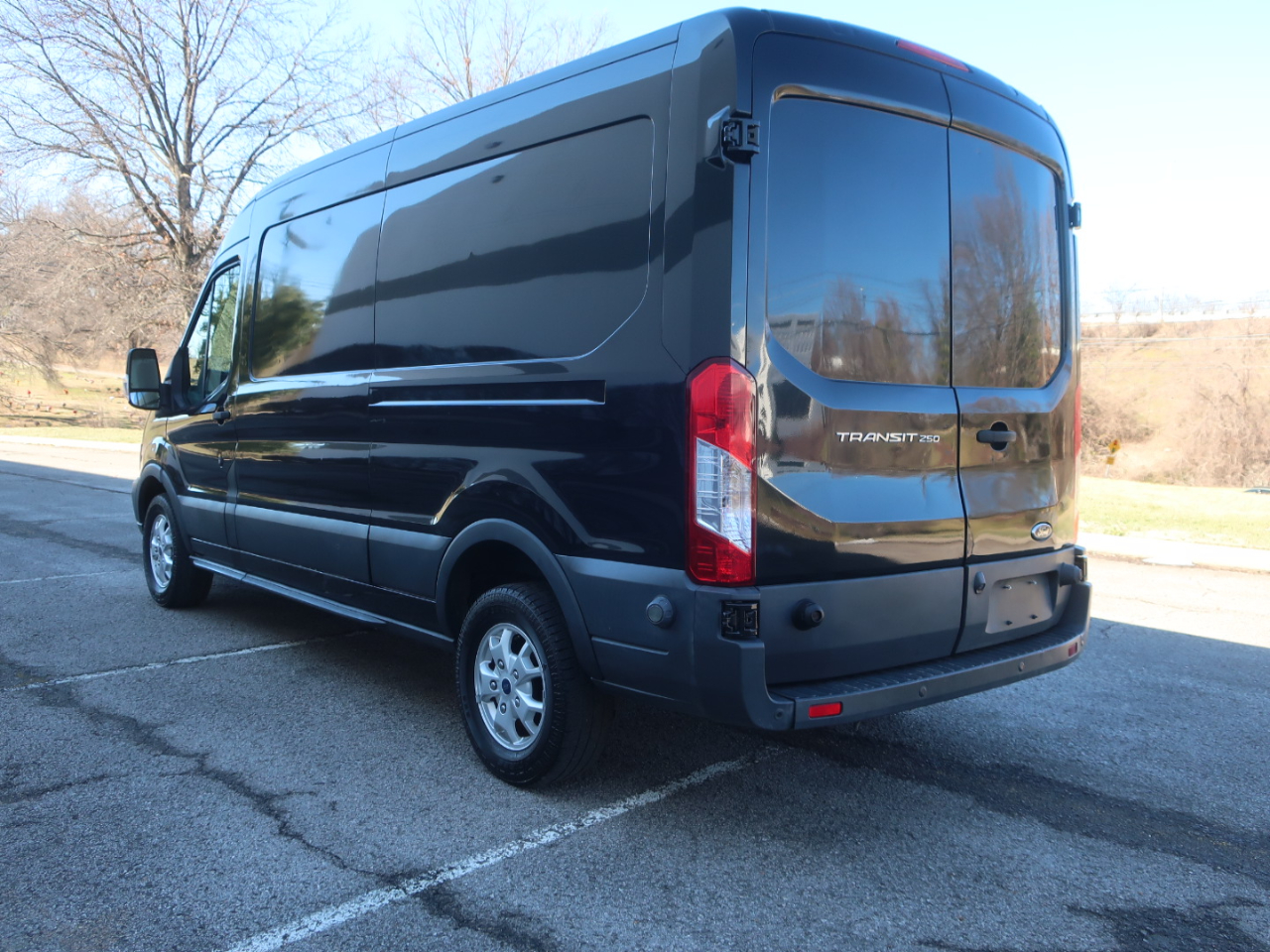 Ford Transit 250 Van Med. Roof w/Sliding Pass. 148-in. WB 2015