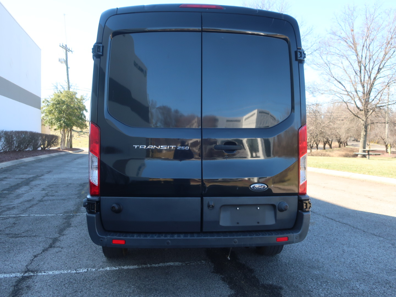 Ford Transit 250 Van Med. Roof w/Sliding Pass. 148-in. WB 2015