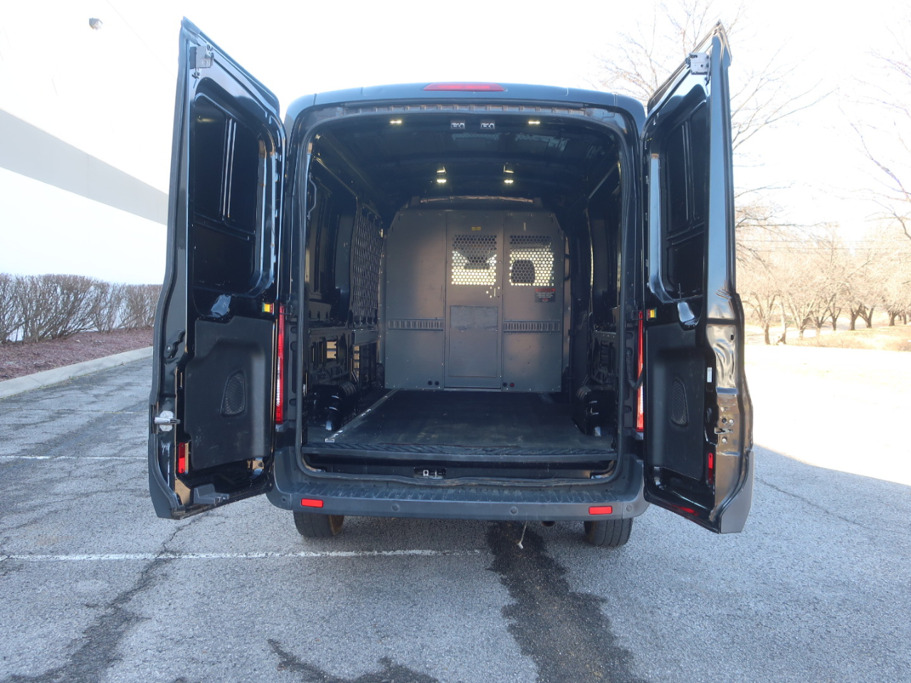 Ford Transit 250 Van Med. Roof w/Sliding Pass. 148-in. WB 2015