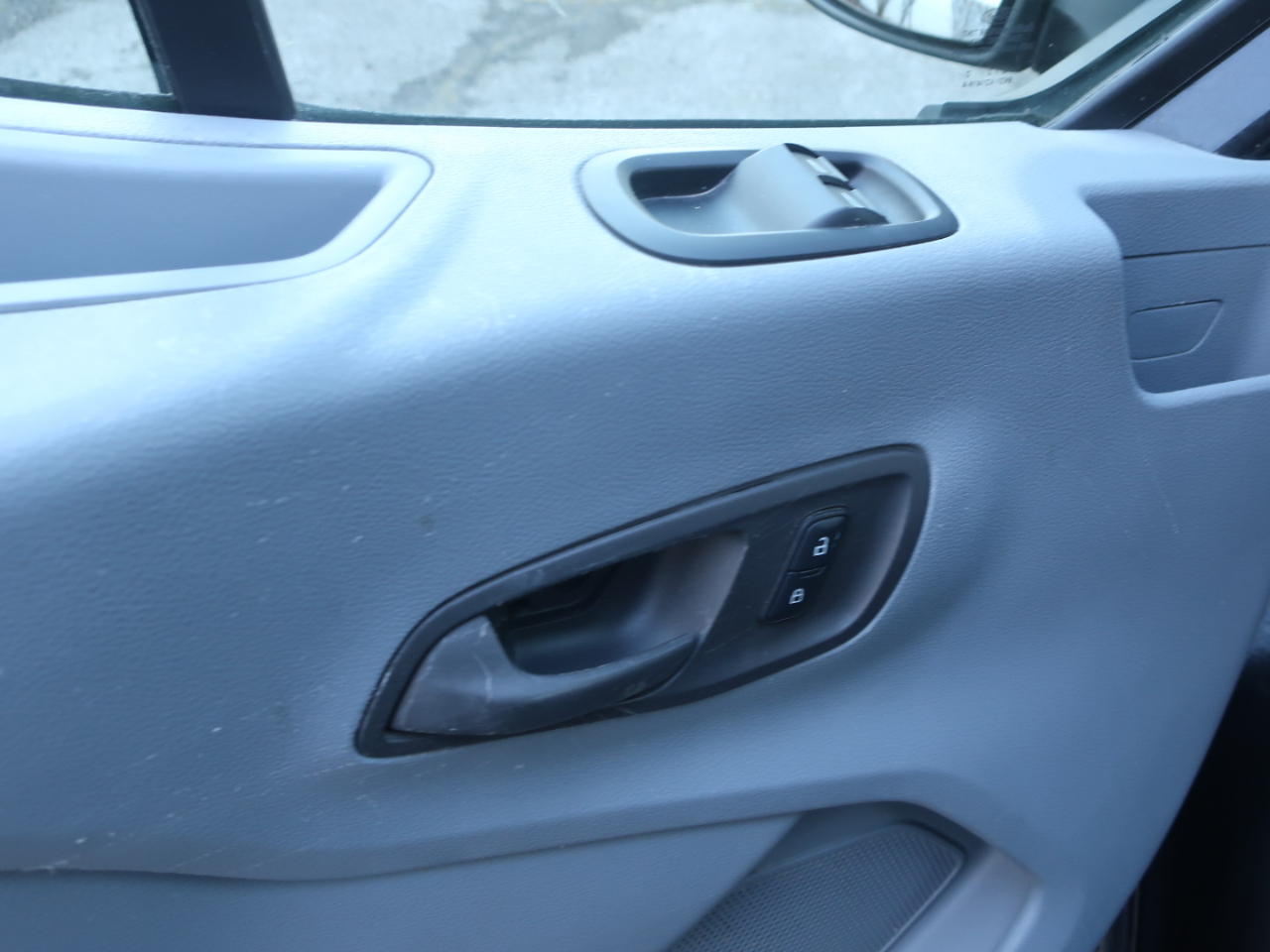 Ford Transit 250 Van Med. Roof w/Sliding Pass. 148-in. WB 2015