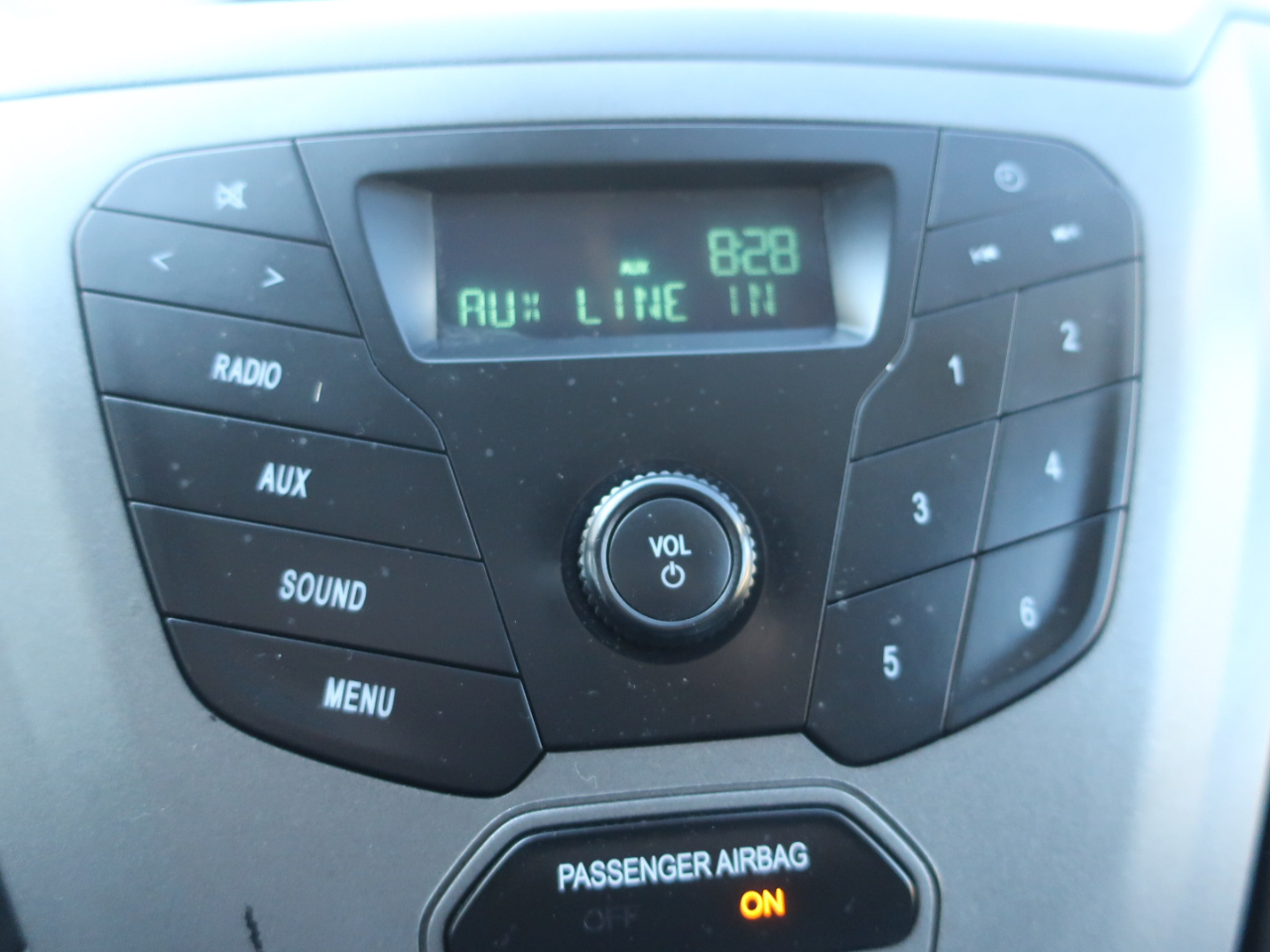 Ford Transit 250 Van Med. Roof w/Sliding Pass. 148-in. WB 2015