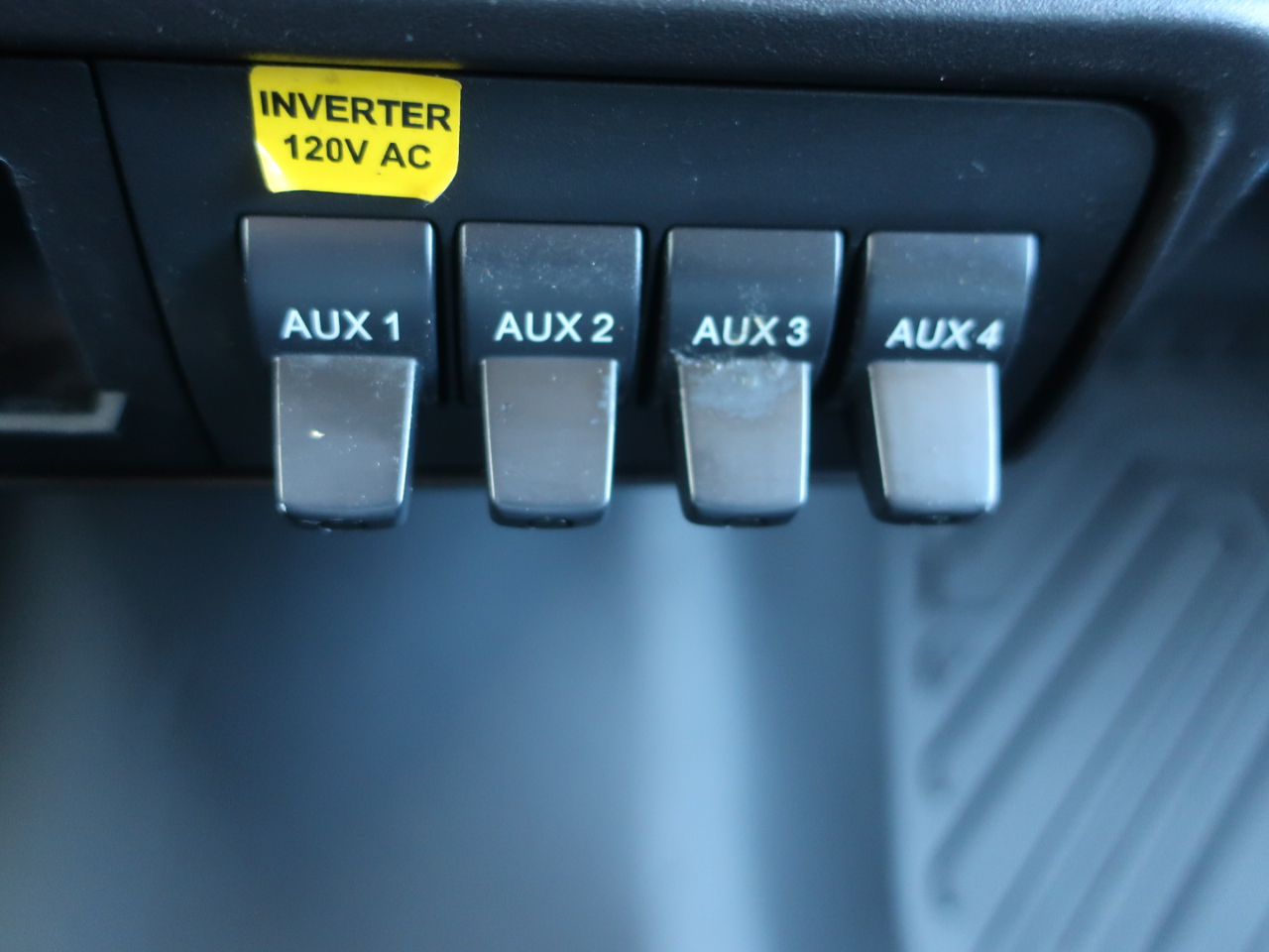 Ford Transit 250 Van Med. Roof w/Sliding Pass. 148-in. WB 2015