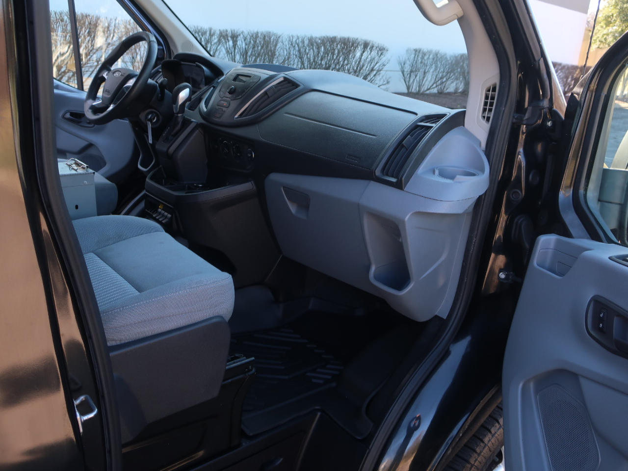 Ford Transit 250 Van Med. Roof w/Sliding Pass. 148-in. WB 2015