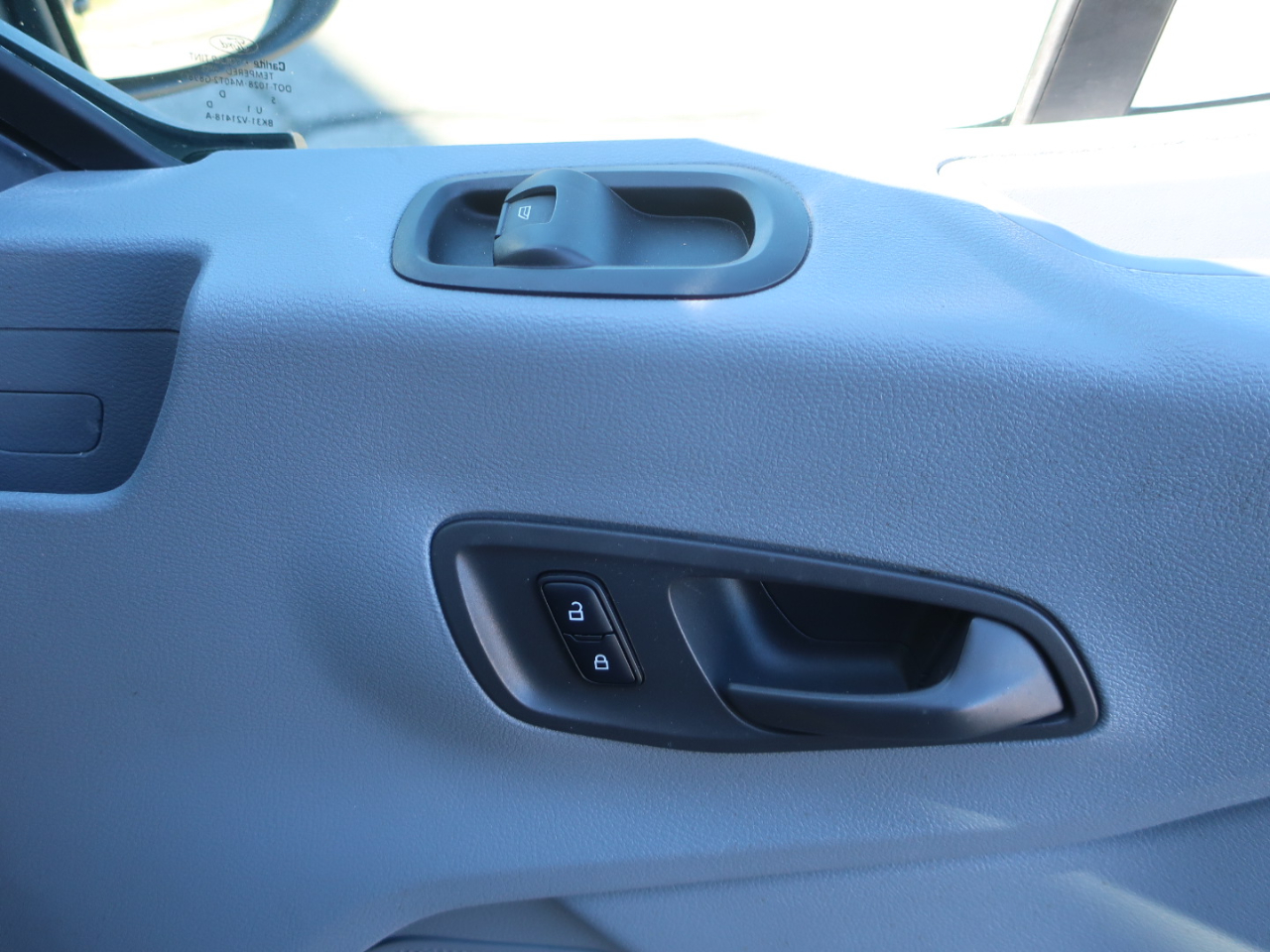 Ford Transit 250 Van Med. Roof w/Sliding Pass. 148-in. WB 2015