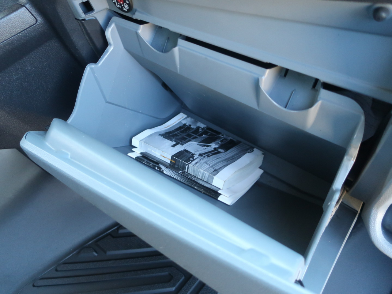 Ford Transit 250 Van Med. Roof w/Sliding Pass. 148-in. WB 2015