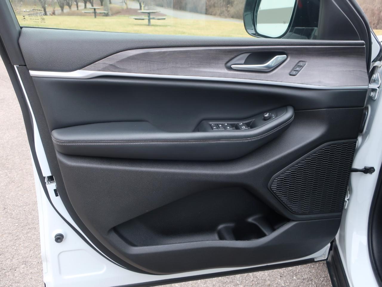 Jeep Grand Cherokee L Limited 4WD 2023