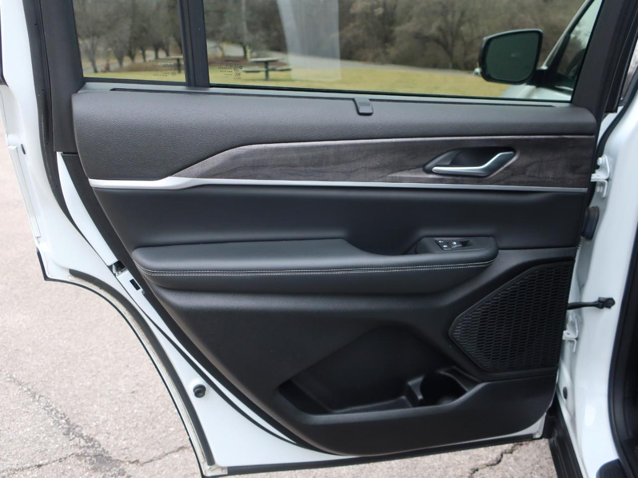 Jeep Grand Cherokee L Limited 4WD 2023