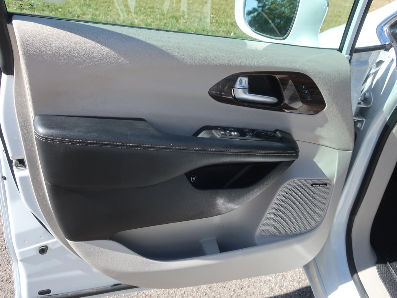 Chrysler Pacifica Hybrid Limited 2022