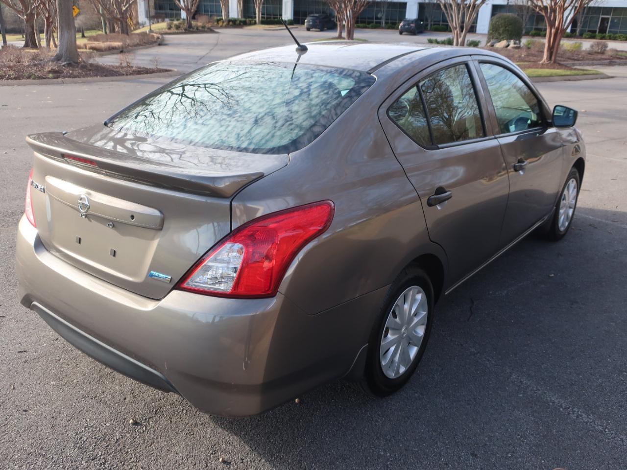 Nissan Versa 1.6 S 5M 2016