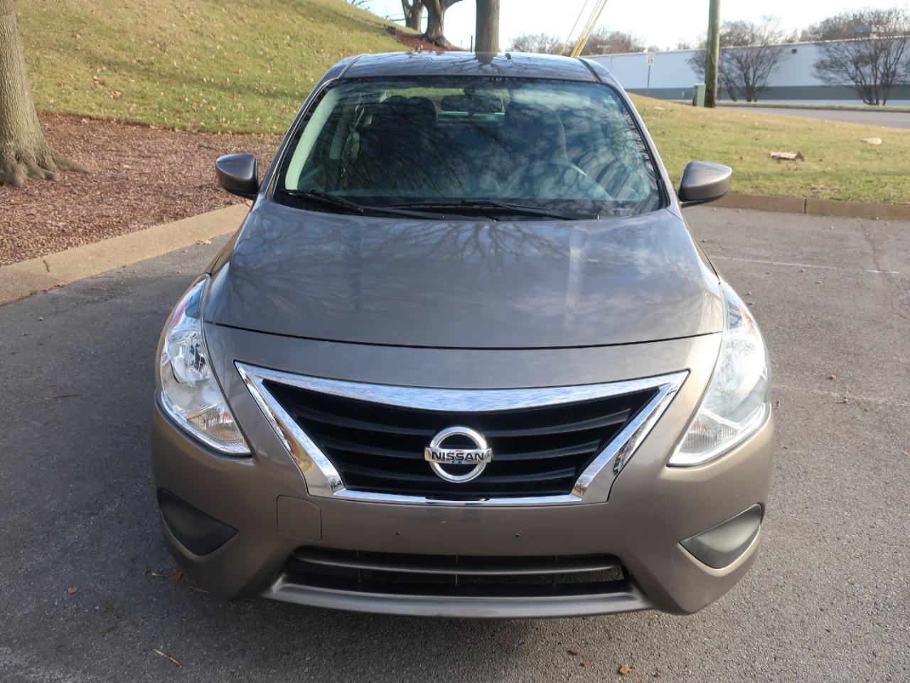 Nissan Versa 1.6 S 5M 2016