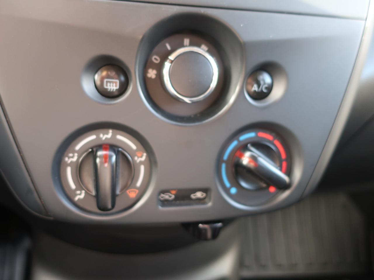 Nissan Versa 1.6 S 5M 2016