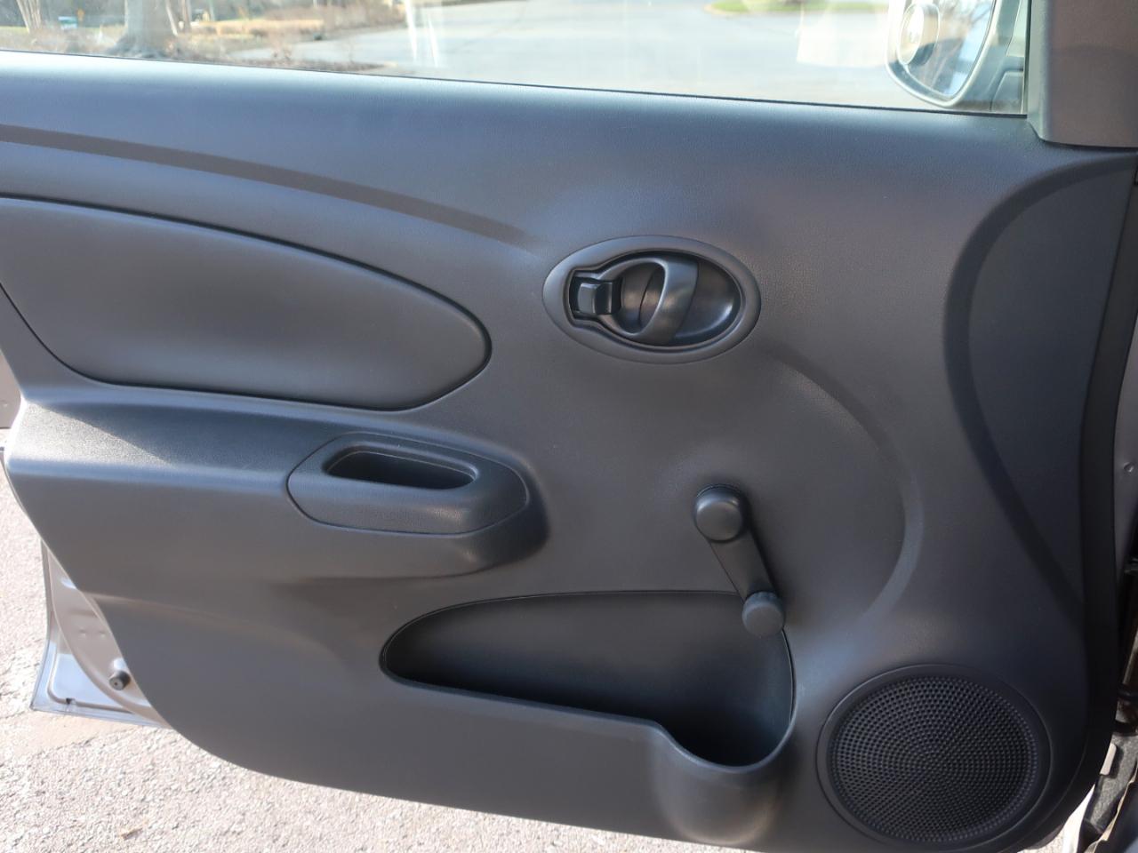 Nissan Versa 1.6 S 5M 2016