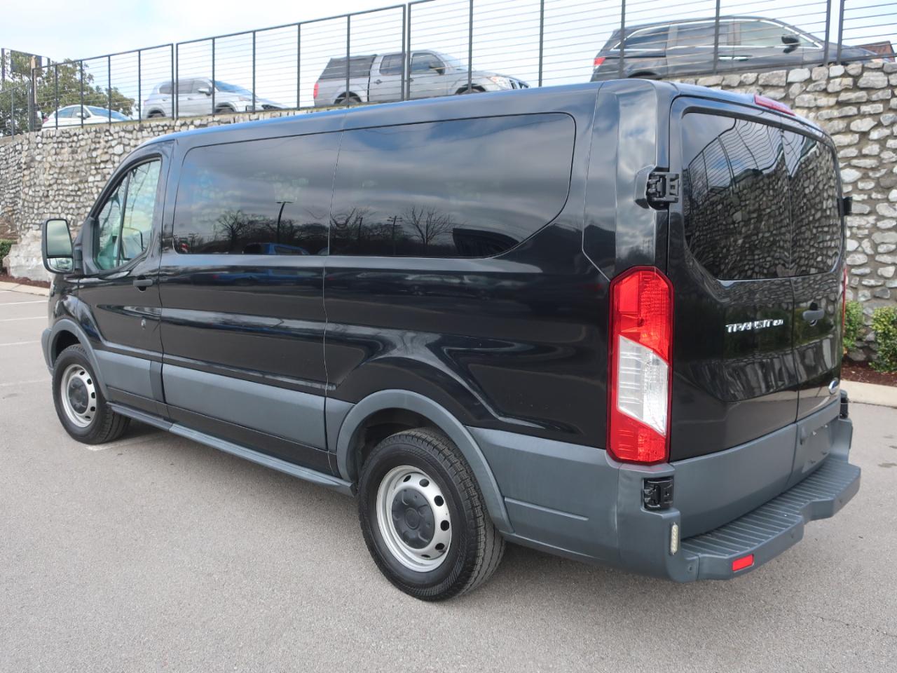 Ford Transit 150 Wagon Low Roof XL w/Sliding Pass. 130-in. WB 2015