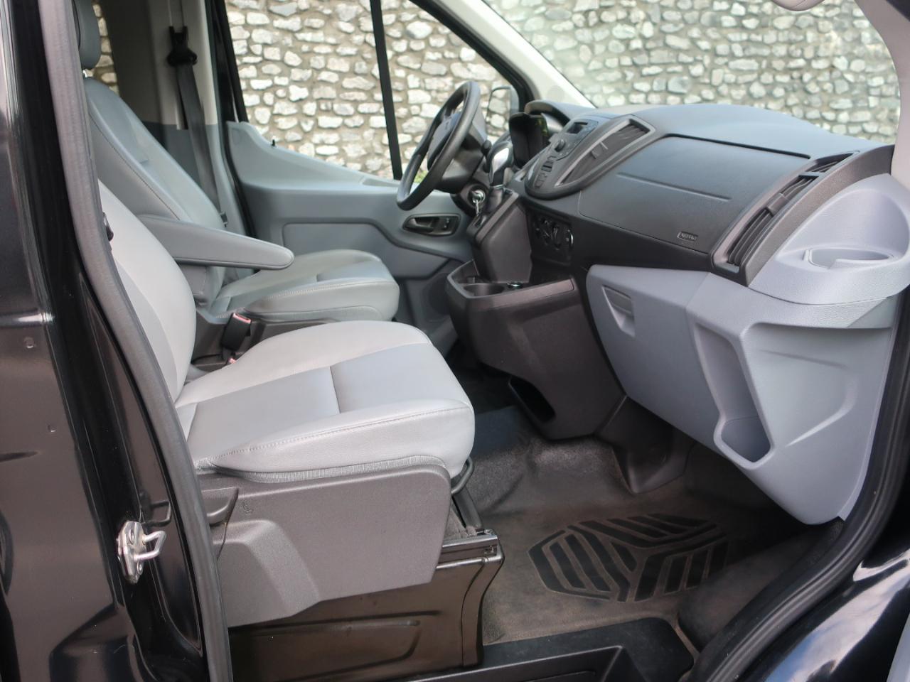 Ford Transit 150 Wagon Low Roof XL w/Sliding Pass. 130-in. WB 2015