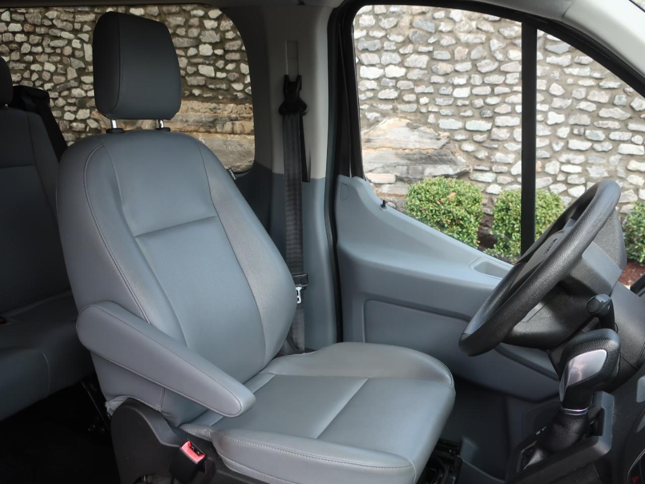 Ford Transit 150 Wagon Low Roof XL w/Sliding Pass. 130-in. WB 2015