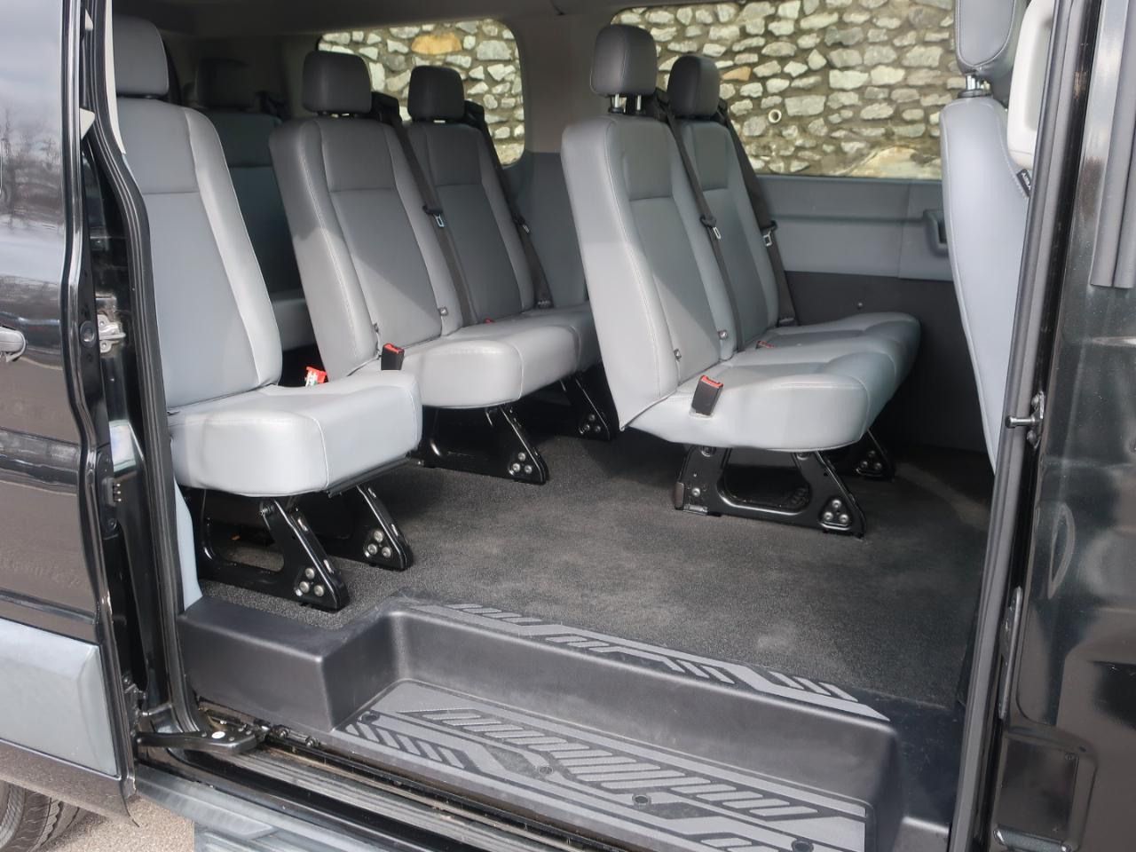 Ford Transit 150 Wagon Low Roof XL w/Sliding Pass. 130-in. WB 2015