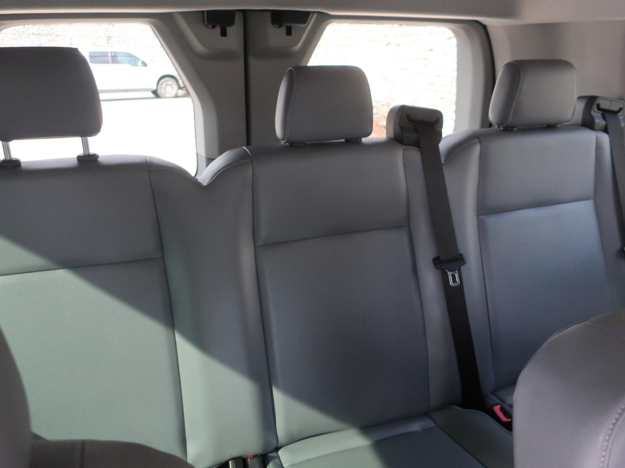 Ford Transit 150 Wagon Low Roof XL w/Sliding Pass. 130-in. WB 2015