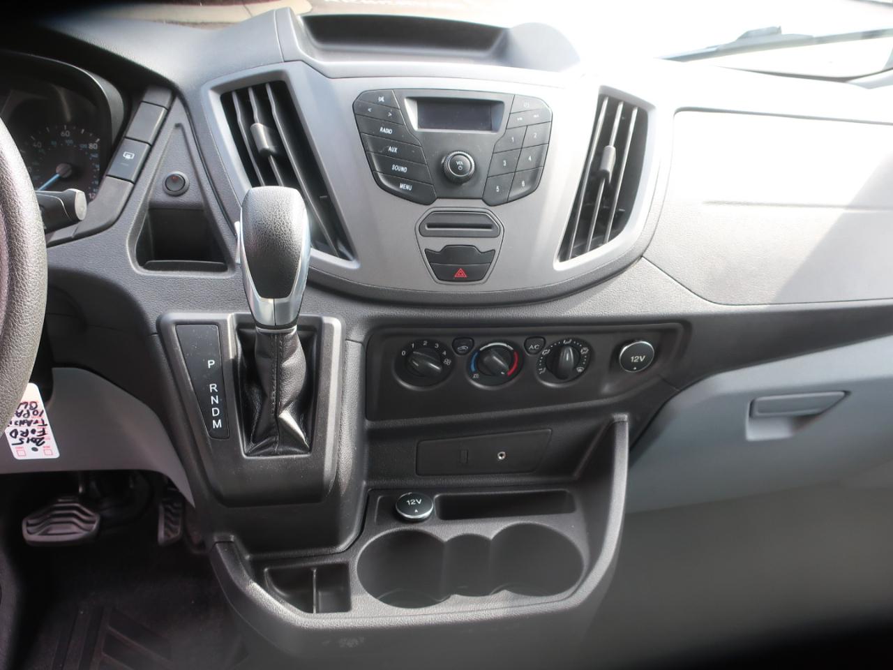 Ford Transit 150 Wagon Low Roof XL w/Sliding Pass. 130-in. WB 2015