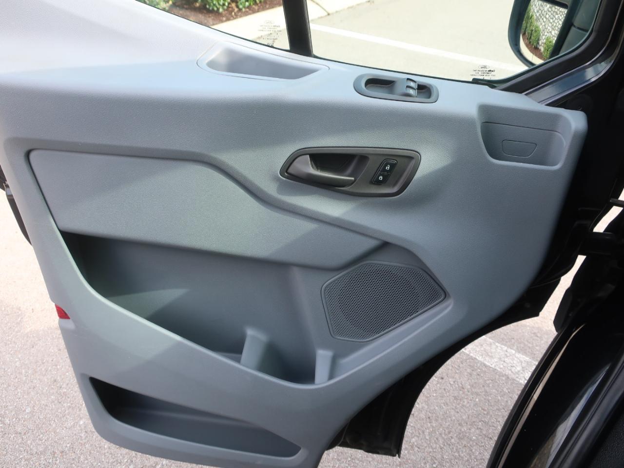 Ford Transit 150 Wagon Low Roof XL w/Sliding Pass. 130-in. WB 2015