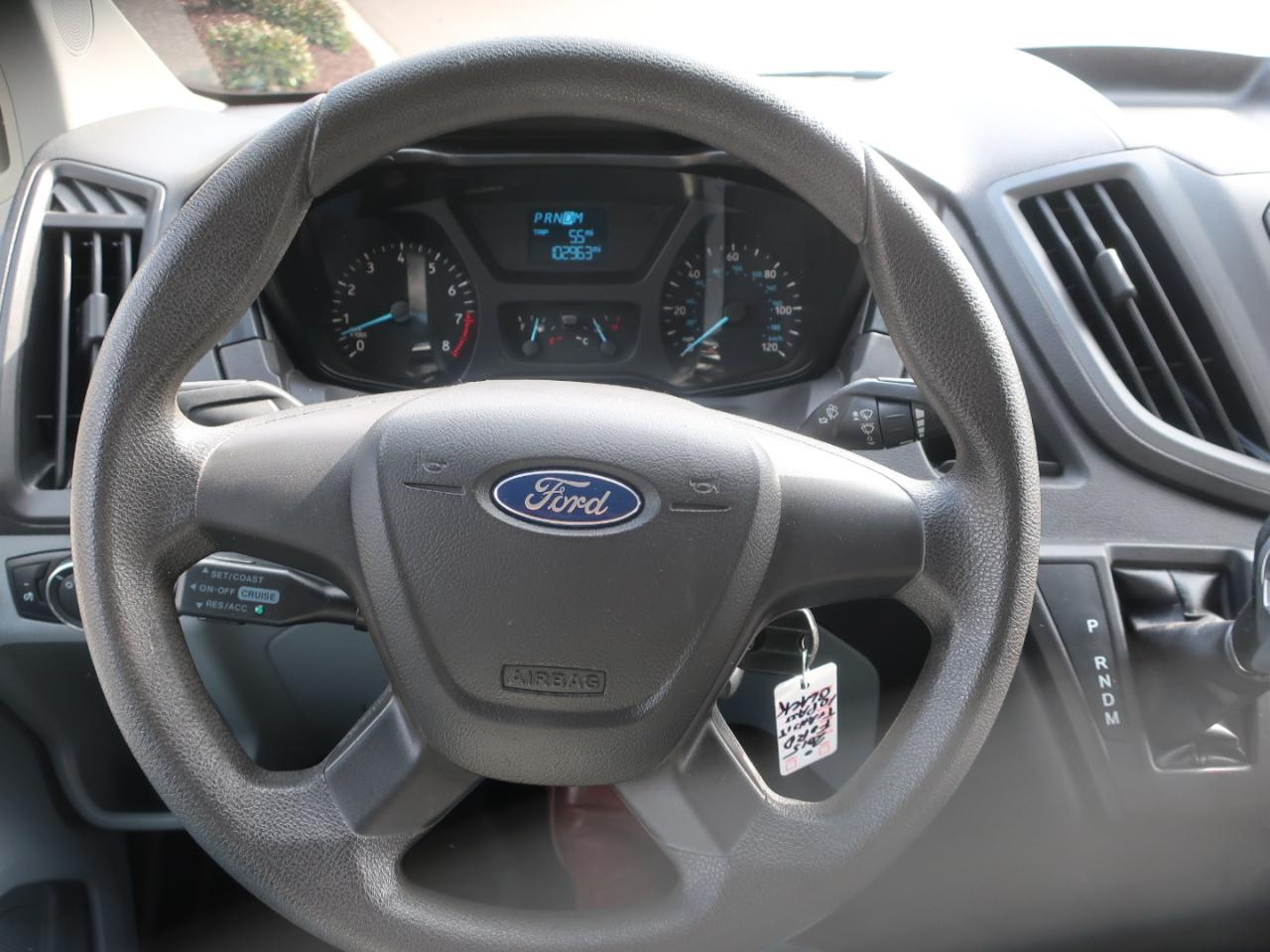 Ford Transit 150 Wagon Low Roof XL w/Sliding Pass. 130-in. WB 2015