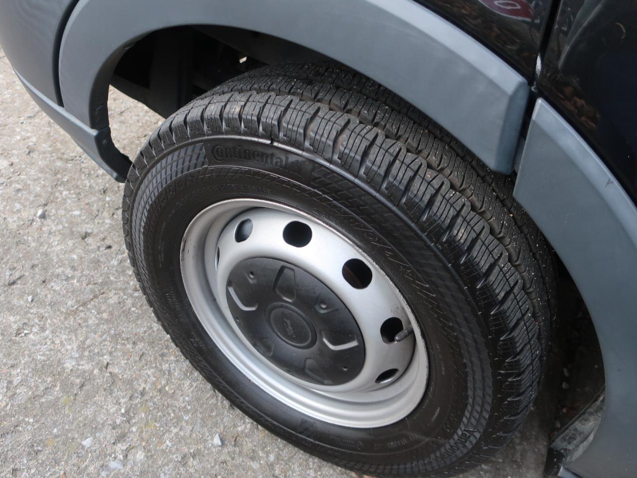 Ford Transit 150 Wagon Low Roof XL w/Sliding Pass. 130-in. WB 2015