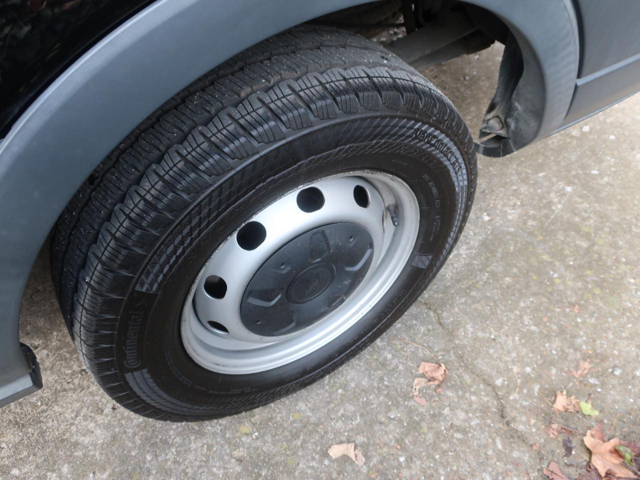 Ford Transit 150 Wagon Low Roof XL w/Sliding Pass. 130-in. WB 2015