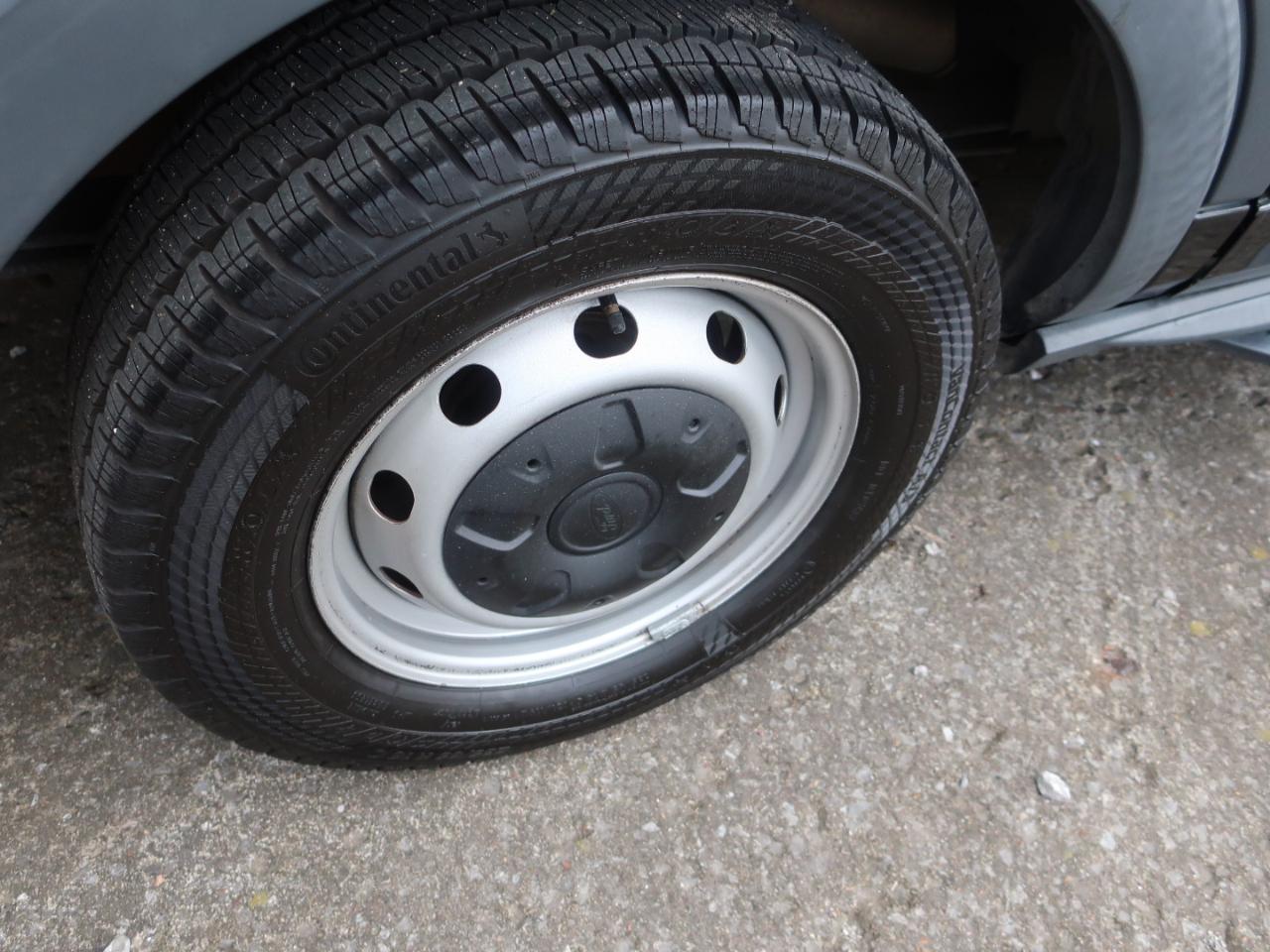 Ford Transit 150 Wagon Low Roof XL w/Sliding Pass. 130-in. WB 2015