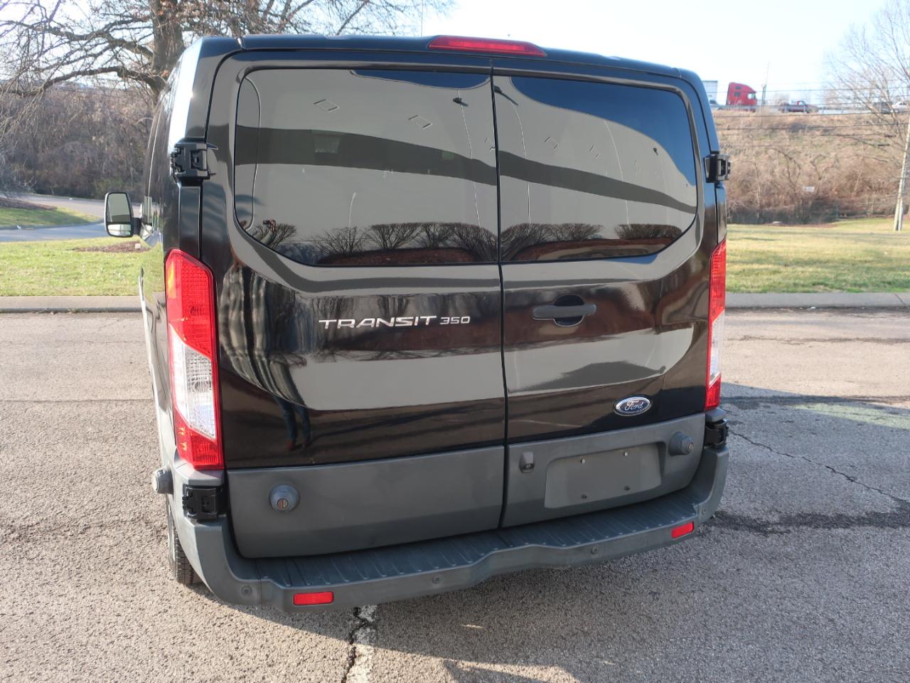 Ford Transit 350 Wagon Low Roof XL w/Sliding Pass. 148-in. WB 2016